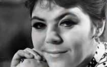 Майя Кристалинская — биография, фото, личная жизнь, песни певицы: Опустела без тебя земля…